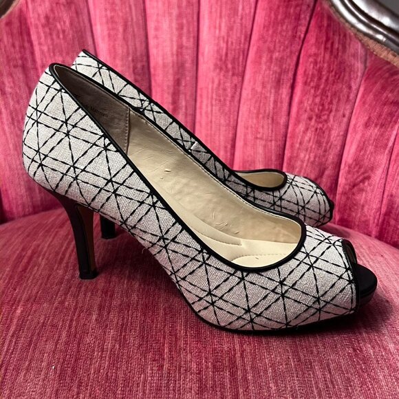 Coach and Four Cream and Black Fabric Peep Toe Heels - Women's Size 7 - Picture 4 of 7
